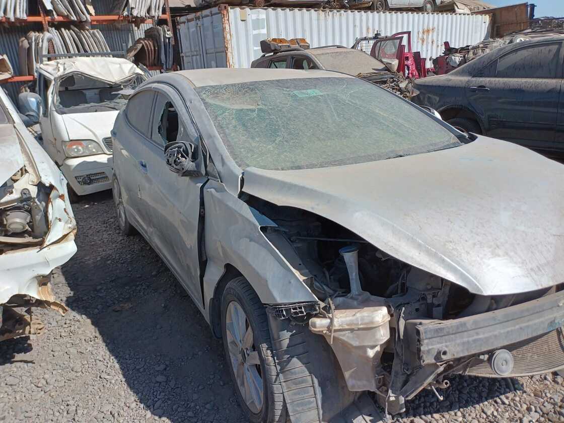  Hyundai ELANTRA 2012    EN DESARME